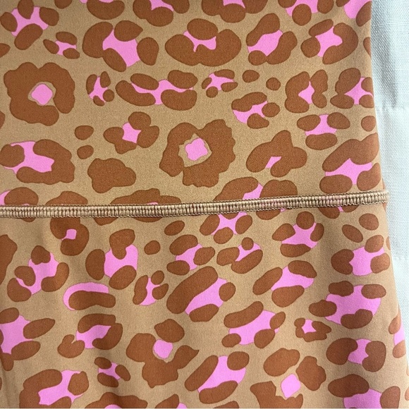 Aerie Offline Goals Hi-Rise 7/8 Leggings- Brown Pink Leopard - Picture 3 of 8